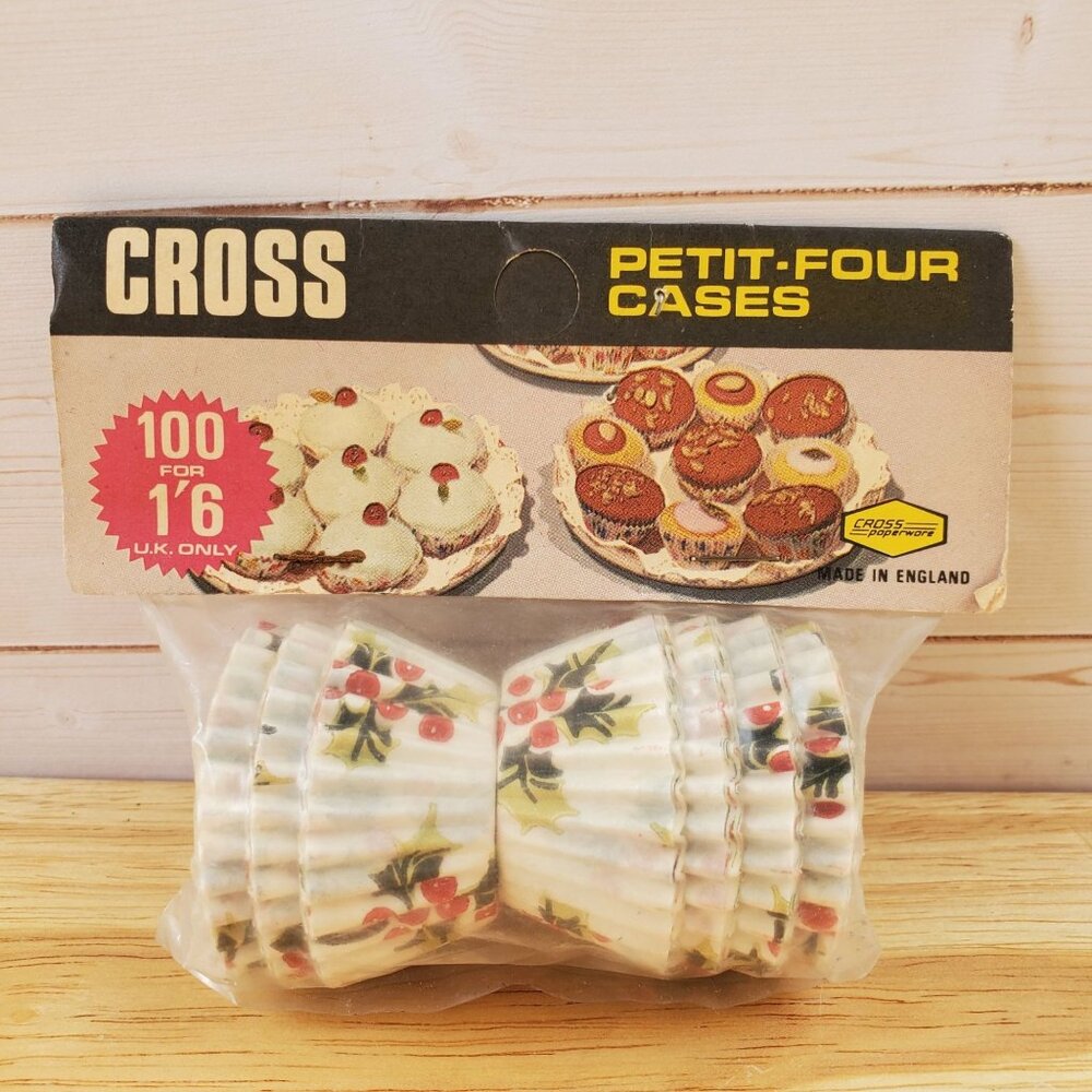 VTG Petite Baking Paper Holly Print MCM NOS England 100 Count Original Packaging